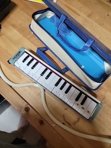 Melodion with case and - s-25,