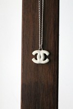 Chanel collier en métal avec