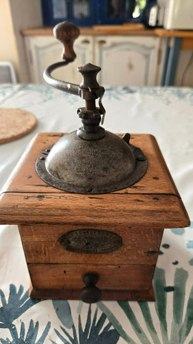 Ancien moulin a cafe - ,