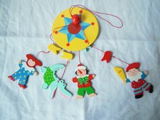 Ravissant mobile en bois chambre de bébé d'enfant crocodile lutins 