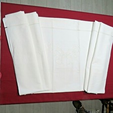 drap brodé ancien décor de marguerite et jour Venise monogramme M R