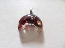 Pendentif lune en pierres
