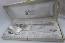 COFFRET DEUX ANCIENS COUVERTS EN PLAQUÉ ARGENT / POINÇONNÉS 60GR