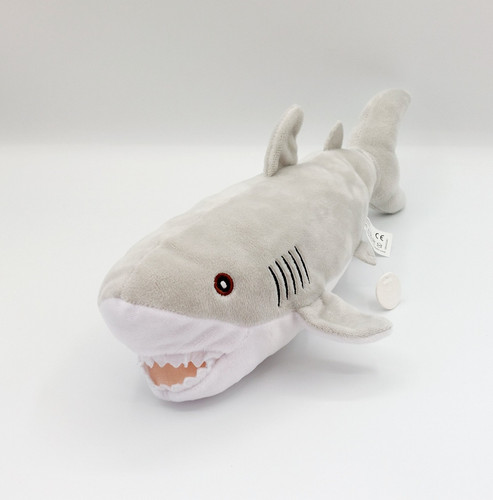 Peluche requin gris blanc