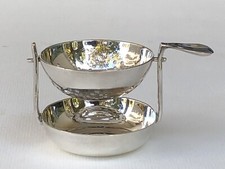 Très joli PASSE THE en métal