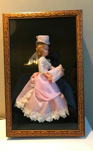 Cadre vitrine poupée - cadre,