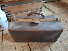 ancienne valise de medecin  en