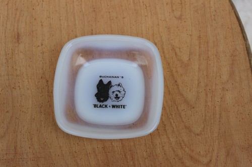 Buchanan black white - &,