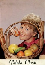 PETULA CLARK  1960s CARTE POSTALE VINTAGE POSTCARD ORIGINAL