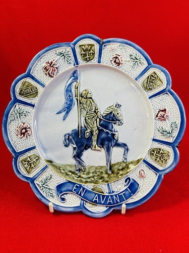 Assiette ancienne barbotine - assiette,