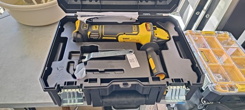Dewalt dcg409vsn 20v - dewalt, 5"