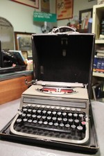 Machine pour Ecrire Olivetti