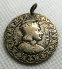 pendentif en métal argenté