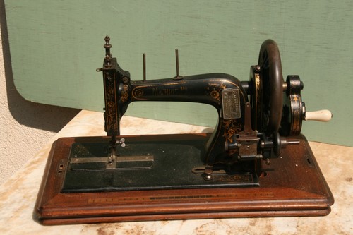 Machine coudre ancienne - à,