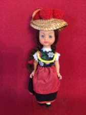 Petite poupée folklorique