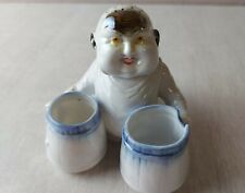 Ancien saleron / moutardier, en porcelaine, statue serveur de bistrot