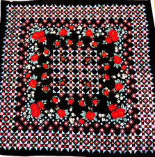 * FOULARD POLYESTER * NOIR * MOTIFS GEOMETRIQUES ET FLEURS ROSES
