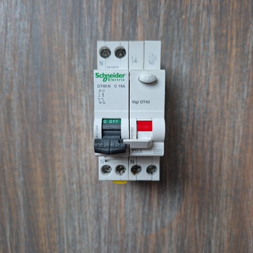 Disjoncteur a9n21366 dt40 - dt40, n