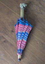 ANCIENNE OMBRELLE DE POUPÉE  MANCHE TETE DE CHIEN, 30CM