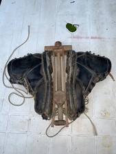 PAIRE DE BRODEQUIN MILITAIRE DE MARQUE LE TRAPPEUR AVEC TENDEUR DE MARQUE S.E.S