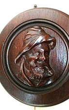 SUPERBE MEDAILLON EN BOIS