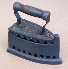 Ancien FER A BRAISE fer à repasser en FONTE former iron ironer