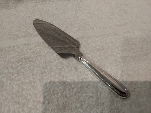 Pelle tarte coupante ou - à,