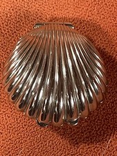 Boîte à pilule Bénitier art