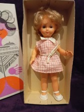 Poupée Bella dans la boîte