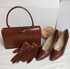 SAC CHAUSSURES  ET GANTS ASSORTIS  PIERRE DALBE EN CROCODILE VINTAGE ANNEES 1960