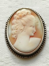 Bijou ancien : grand camée , broche , coquillage.