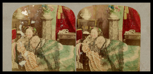 Femme nue allongée sur un - allongée,