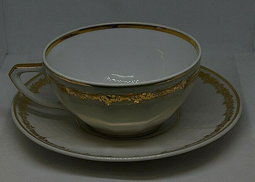 Ancienne tasse cafe - a, soucoupe