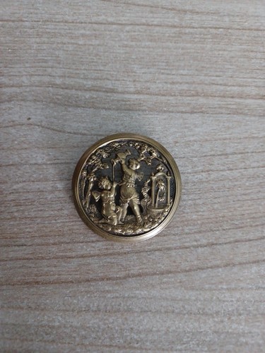 Beau bouton ancien bronze - beau,