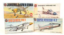 AIRFIX, un lot de 4 maquettes