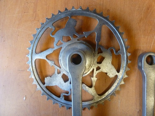 Ancien vélo pédalier peugeot - ancien,