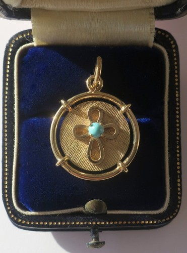 Pendentif médaille croix