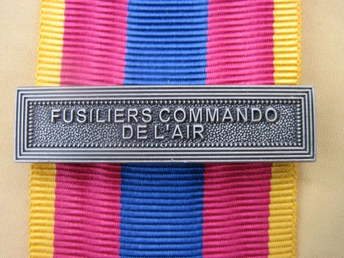 Agrafe fusiliers commando de - ,