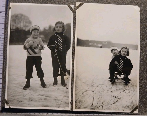 Enfants jouant luge x2 - jouant, la