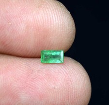 Magnifique baguette émeraude zambienne 0,35 cts. Gemmes d'émeraude zambienne ...