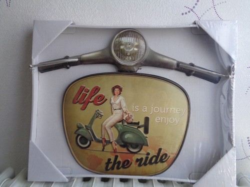 Tole metal vespa pin - tole, guidon