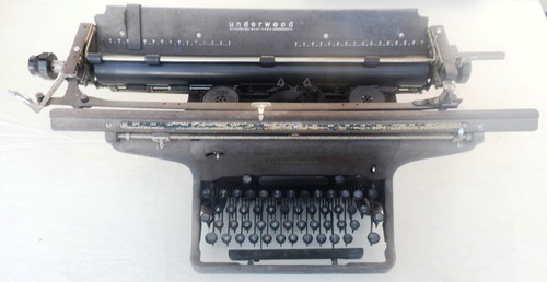 Machine écrire underwood - à,