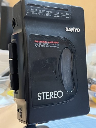 Sanyo portable radio - sanyo,