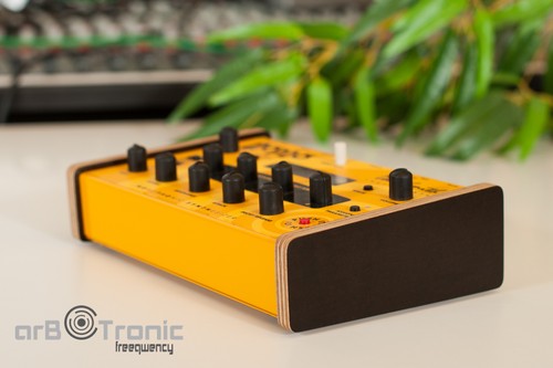Dsi mopho analog side wood - side,