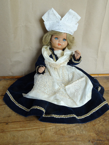 Poupée ancienne costume - en,