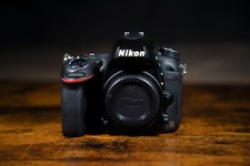 Nikon reflex D610 + Poignée Grip + 3 batteries + Télécommande. Excellent état