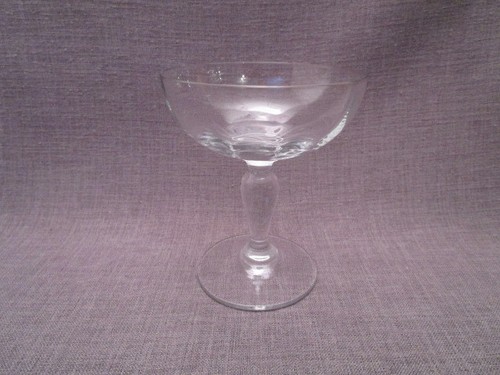 Coupe champagne ancienne - coupe, a