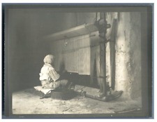 Tunisie, Femme tunisienne tisse des tapis vintage silver print Tirage argentiq