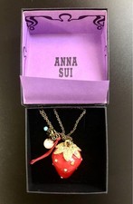 Collier Anna Sui fraise mignon