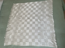 Carré  ancien blanc/ motifs